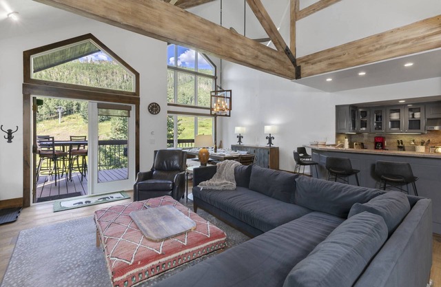 Sleeps 10 - Year Round Out The Door Trail Access.-Ski in-Ski out