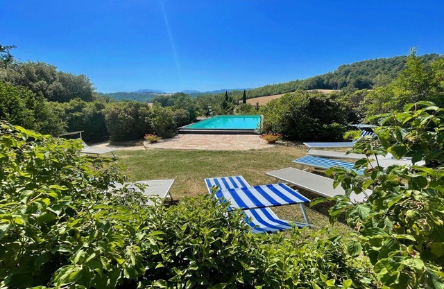 Sleeps 12 - amazing scenery all around - exc villa, pool + grounds - pool house