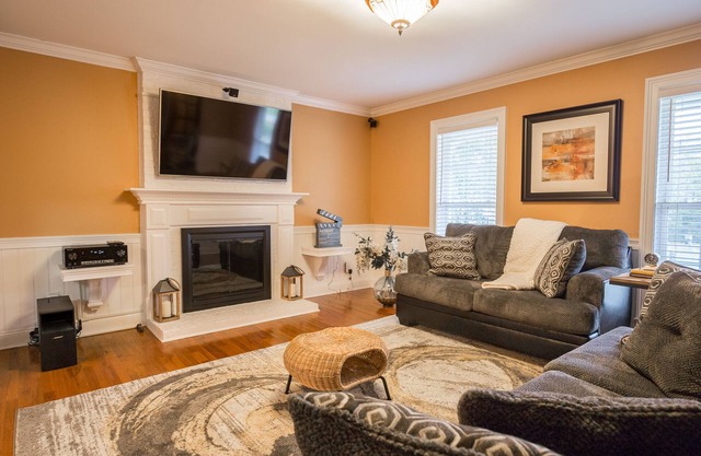 Sleeps 15, Entire Home, Deep Discounts for Longer Stays