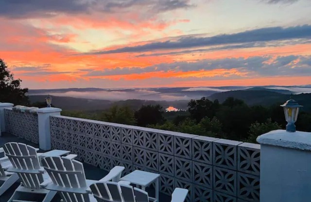 Sleeps 19! Dine Together w/View + Pool & Sauna