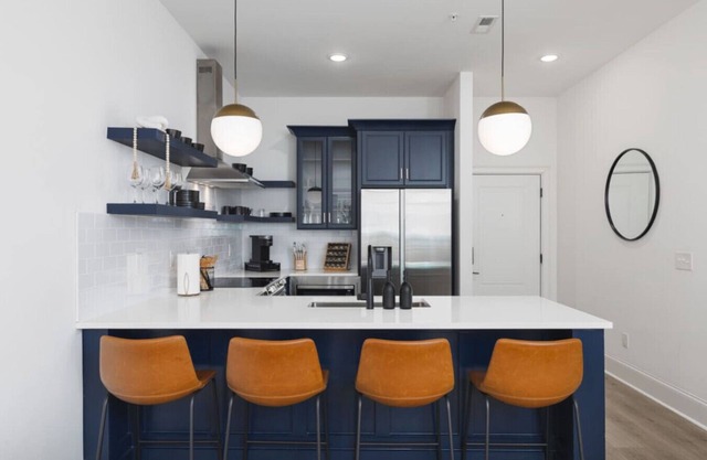 Sleeps 20, 3 Condos Side-by-Side, 10 minutes to Broadway