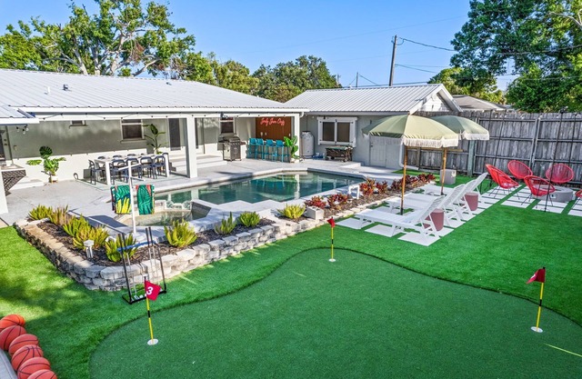 Sleeps 20~Basketball Court~Pool~Hot Tub~Movie Room