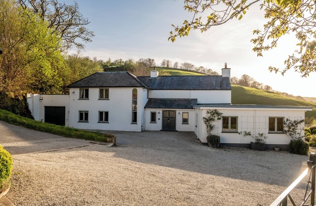 (Sleeps 20) Luxury Coastal Retreat, Epic Exmoor Views