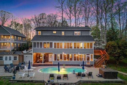 Sleeps 22 Lakefront w Private Dock Pool 2 Houses Lake Living by AvantStay