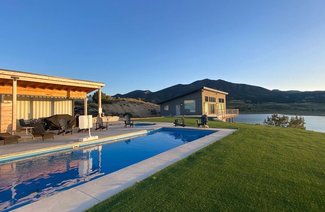 Sleeps 26-Pool-Hot Tub-Private Dock-Game Room