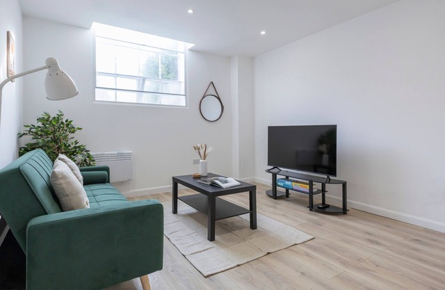 Sleeps 4 | Perfect for Contractors | Free Wi-Fi