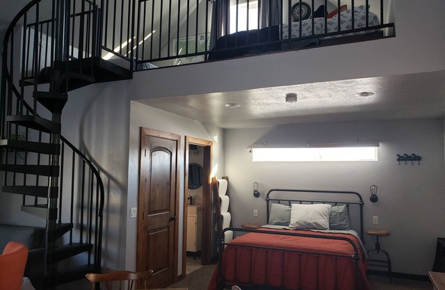 Sleeps 5 - Modern Country Cabin - Minutes from Bryce Canyon