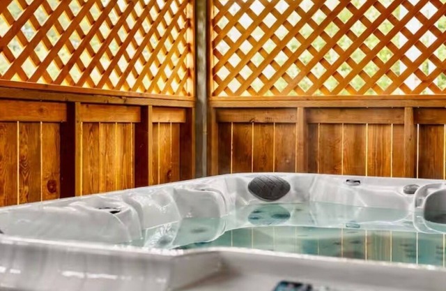 Sleeps 52+ | Breakwater Resort | Hotels & Cottages