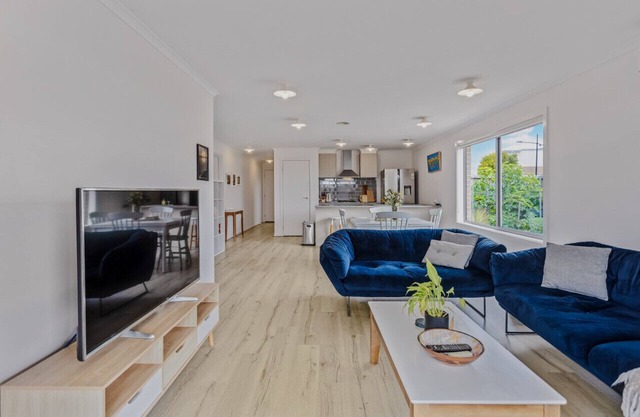 Sleeps 6 - Private Deck - Reading Bungalow