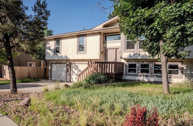 Sleeps 7, Family/Pet friendly, Fenced yard