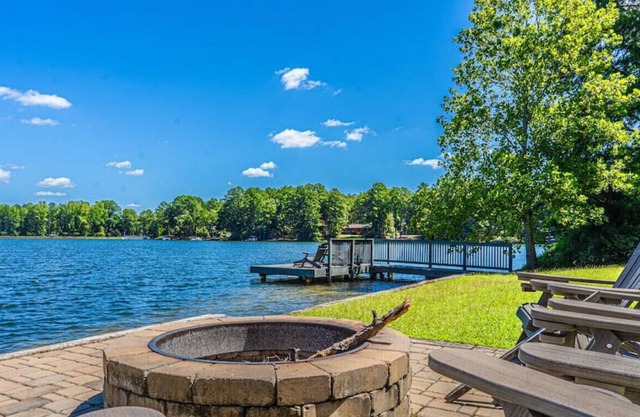 Sleeps 7! Whispering Pines Lake Front