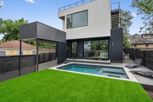 Sleeps 8 Luxury Home near Zilker