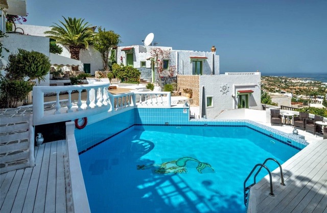 Sleeps 8 - Sea View - Apartment - Pool - Garden