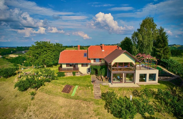 Sleeps5-Wellness Spa- Hot Tub- Family Friendly