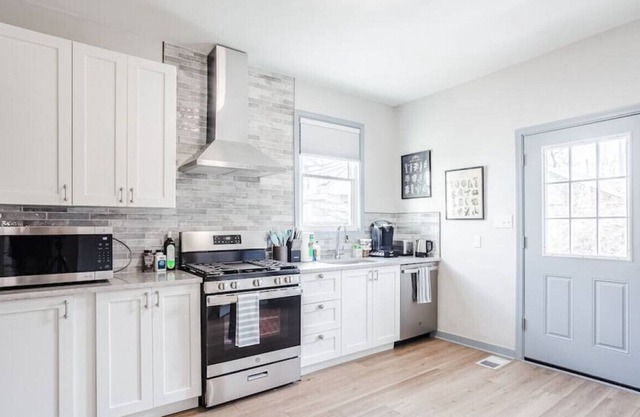 Sleepy Bee Bungalow 2B w/King Bed, 10 min to DT