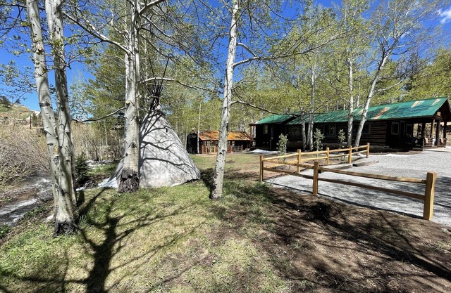 Sleepy Hollow @ Ferncliff- with Hot Tub and Steam Showers