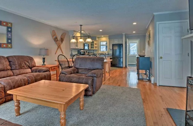 Slopeside Burke Mtn. Not your typical Rental- well appointed 3bd/2bath Condo