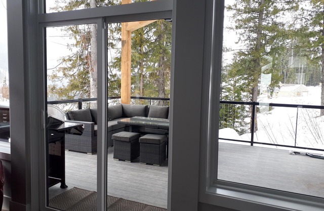 Slopeside House With The Best Ski In And Out At Sun Peaks