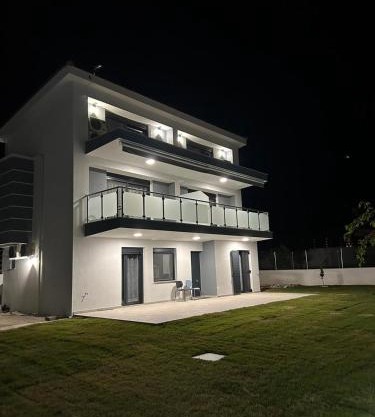 SLS Nikiti
