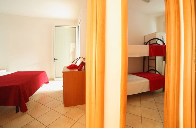Small apartment with 3 places on the ground floor (Aphrodite) and 100 m from the beach