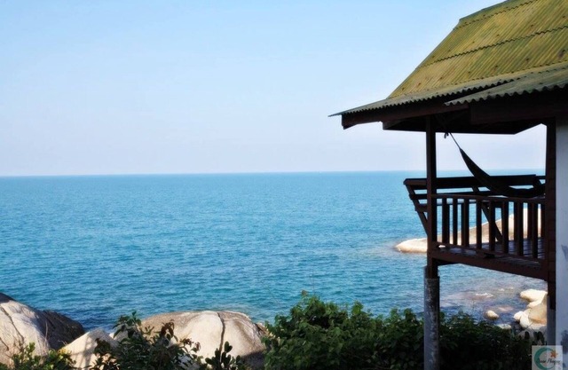 Small bungalow with Seaview