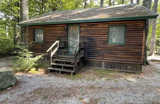 SMALL CABIN NEAR SEBAGO LAKE. SATURDAY TO SATURDAY RENTAL.