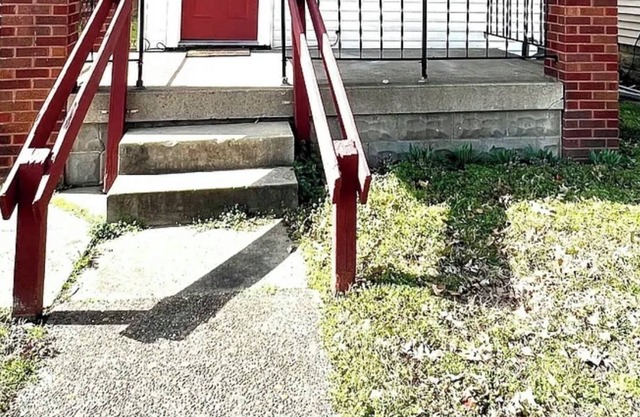Small cottage like house in quiet neighborhood also Pet friendly