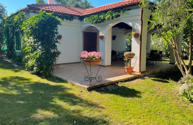 Small country villa with private pool and garden