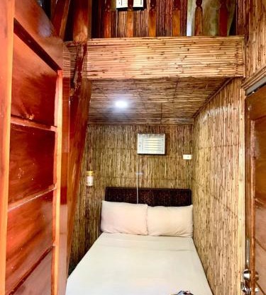 Small Deluxe Adjacent Room