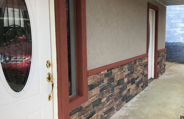 Small Efficiency Apartment in Quiet Lake Community