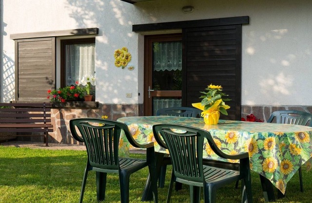Small house in Trentino with enclosed garden
