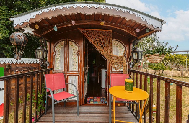 Small House 'Roulotte La Casetta Rita' with Shared Pool, Private Terrace and Shared Garden