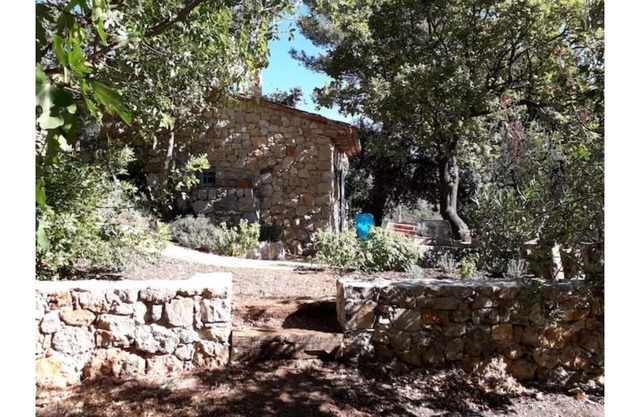 Small independent stone Mas in the countryside, panorama and calm
