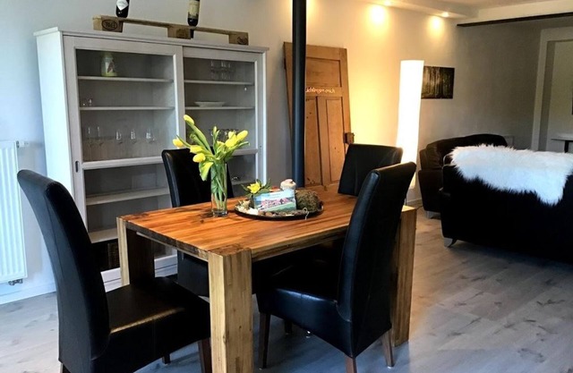 Small milk bar 6-bed vacation apartment Bathroom/WC wheelchair accessible. - Grindelborn Farm
