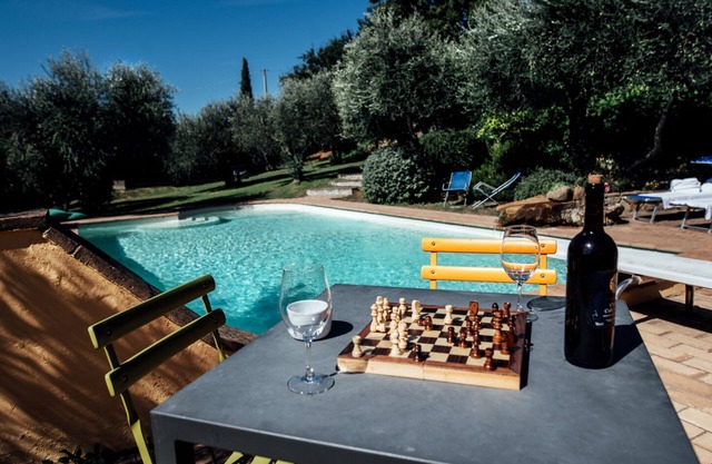 Small Poventa with beautiful swimming pool, bocce court and wood-burning oven