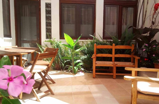 Small studio apartment with kitchenette and pvt bathroom. MISTRAL 2