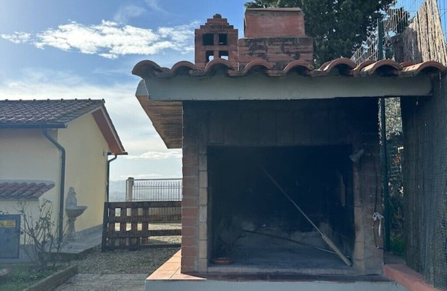 Small villa in the woods between Florence Arezzo and Siena