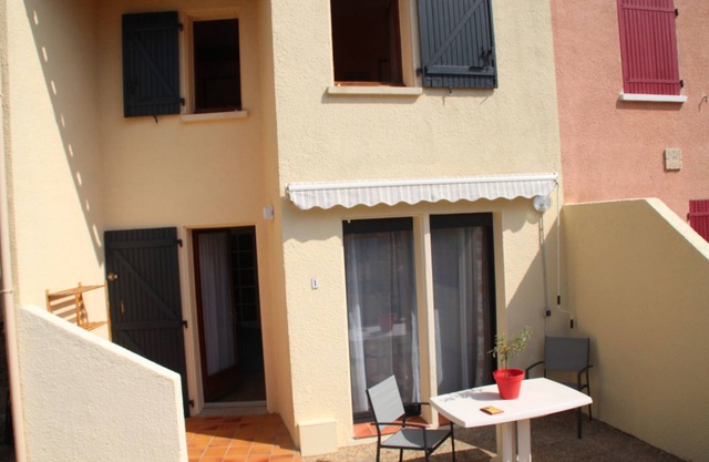 Small vacation home in Leucate falaise