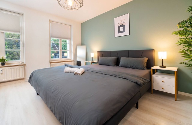 ☆Smart Home - Wuppertal - Perfect for 6-8 Guests! Central - Parking - Netflix