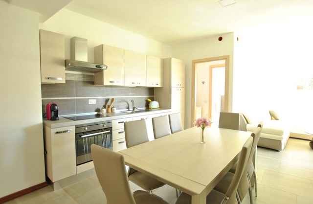 SMERALDA FLATS No. 4 - Bright apartment with large covered terrace