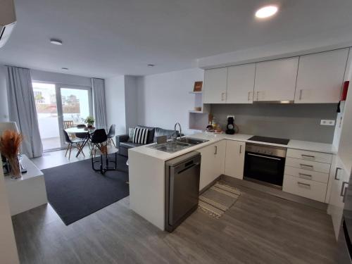 Smile and Wave Apartment