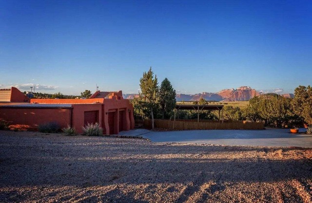 Smithsonian Retreat | Enjoy Zion Skyline Views