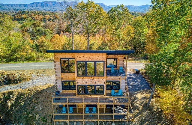 Smoky Lake Retreat - New Property On Douglas Lake - Mountain Views!