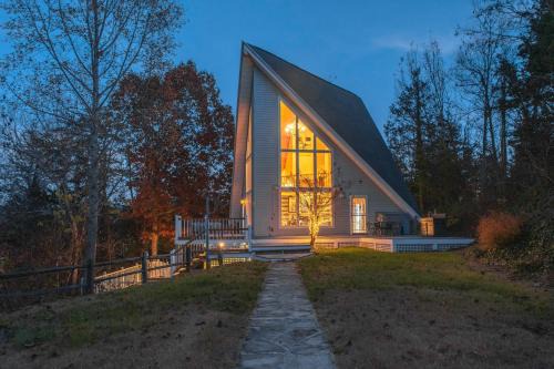 Smoky Mountains Cabin with Lake Access and Game Room!