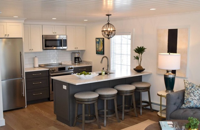 "Smooth Sailing", Luxurious 2-BR in Historic Cape Porpoise