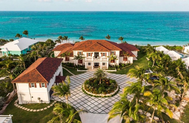 Snaresbrook Manor - 8-Bedroom beachfront villa