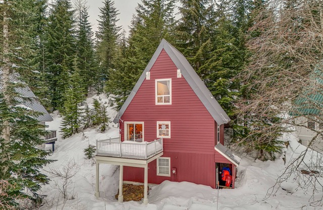 Snoqualmie Pass Cabin w/Deck: Walk to Ski Lift
