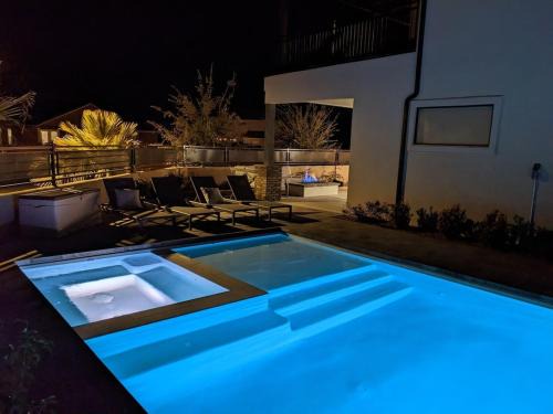 Snow Canyon Oasis Ocotillo 42 Large Private Pool and Hot Tub, 2 Firepits, 2 PlayStations