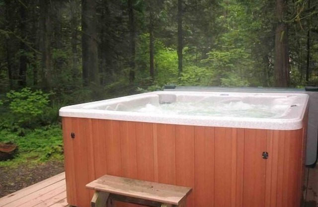 Snow Drift Cabin Hottub Wifi Dogs welcome
