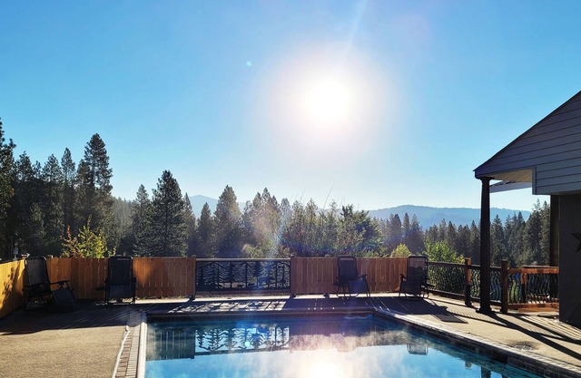 Snow Springs Pool House w/PRIVATE heated, hotsprings pool! 5 bedrooms,Sleeps 15